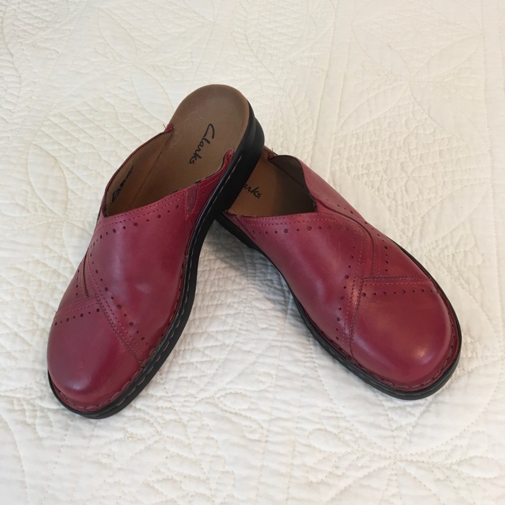 Size 9M Clark’s Red Leather Clogs